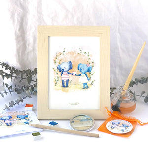 Illustration encadrée "Amour de Koalas" est disponible au format 10x15 cm, 13x18 cm, 20x30cm et 30x40cm. Avec un encadrement bois ou blanc.